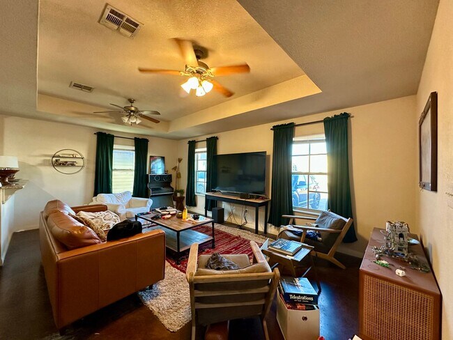 Building Photo - Taylors Crossing 2302