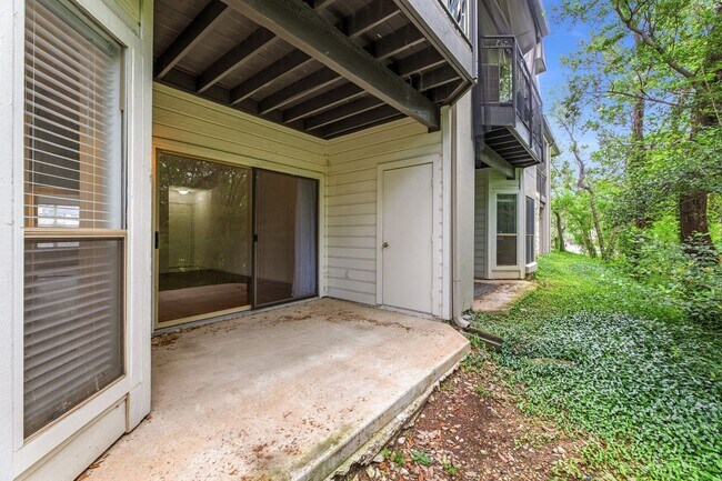 Building Photo - Amazing 1 bedroom, 1 bathroom Condo in Montevista!