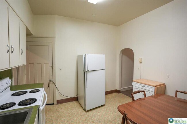 Building Photo - 242 Delaware Ave