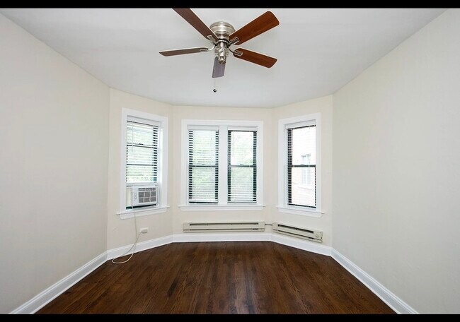 Building Photo - 3845 N Greenview Ave