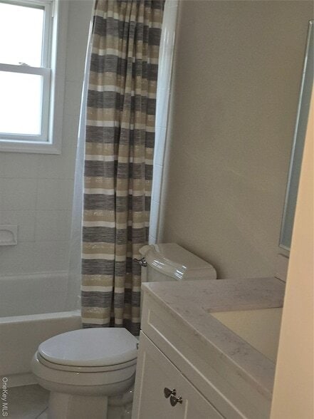 Building Photo - 359 E Pine St