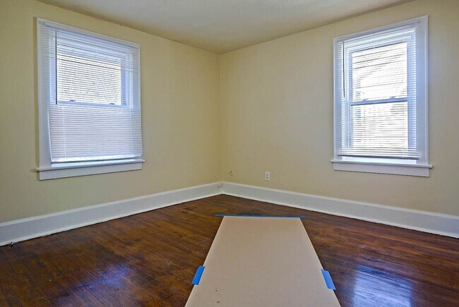 Building Photo - GREAT HOUSE ON BEAUTIFUL STREET GOODYEAR HEIGHTS