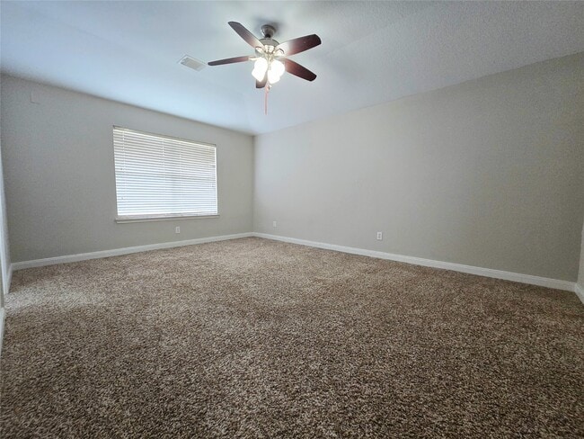 Building Photo - 26435 Richwood Oaks Dr