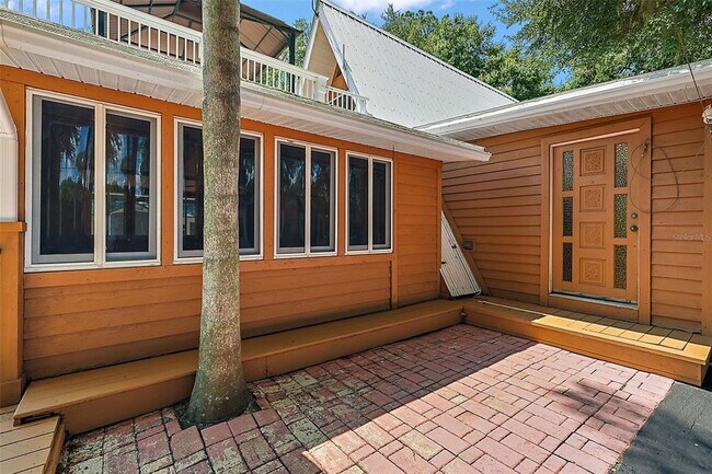 Building Photo - 507 Lakeshore Dr