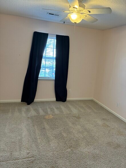 Building Photo - 1 Meadow Crossing Ct