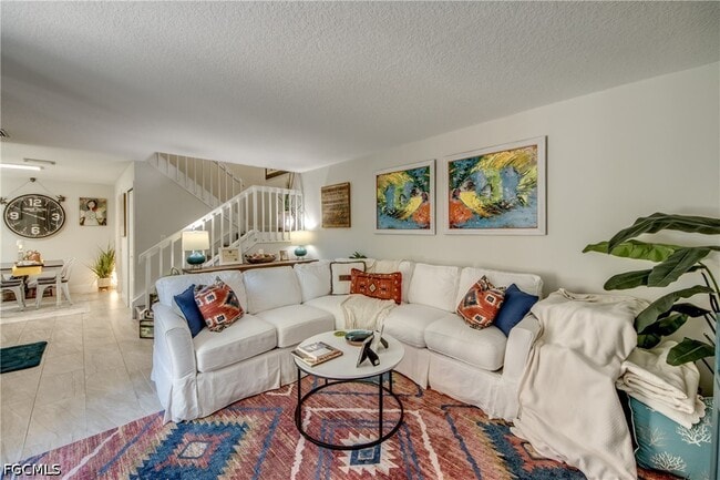 Building Photo - 5213 Cedarbend Dr