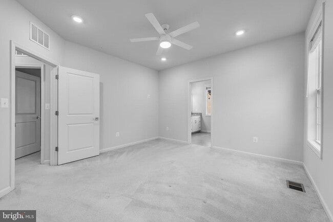Building Photo - 23290 Milltown Knoll Square