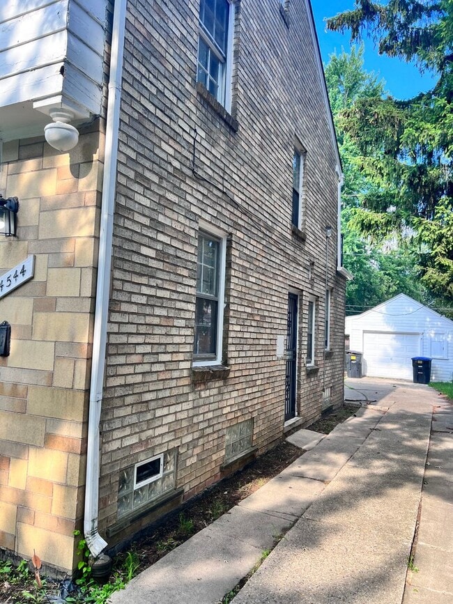 Building Photo - Charming Colonial! COMING SOON!