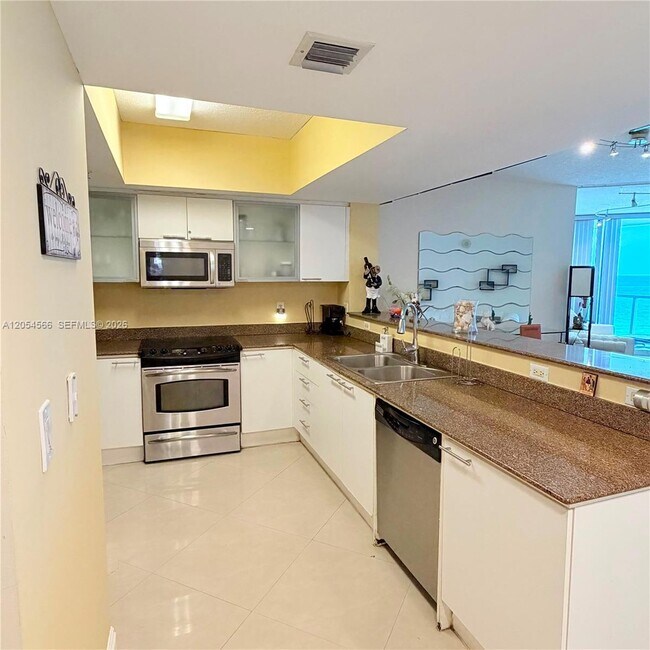 Building Photo - 16699 Collins Ave