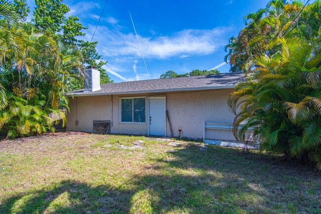 Building Photo - 3215 1st Pl