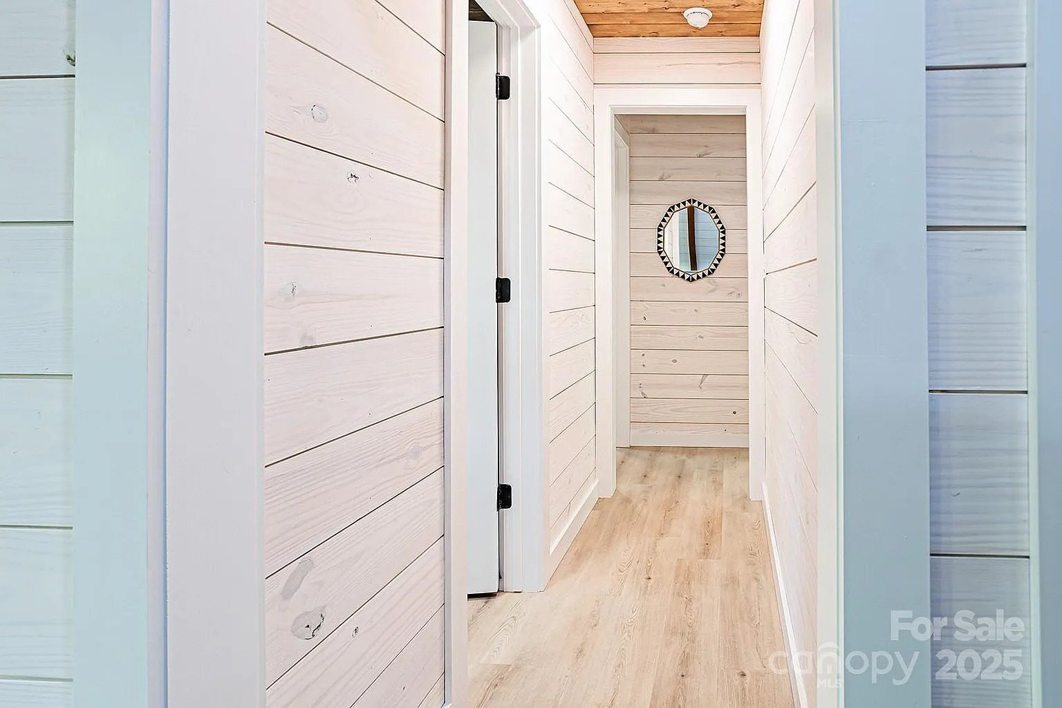 Building Photo - 826 Shumont Rd