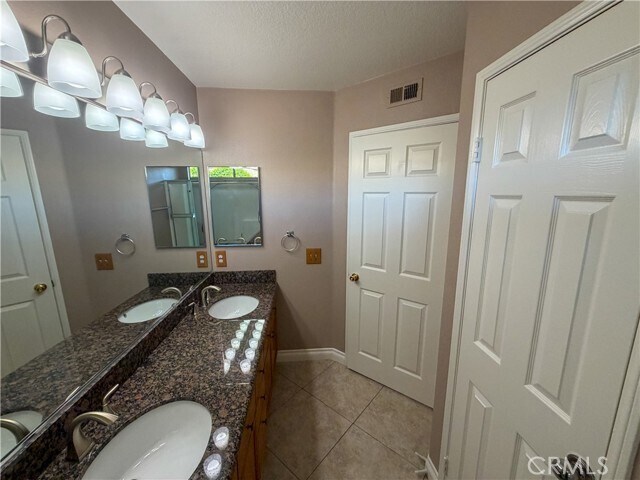 Building Photo - 821 N Siavohn Dr