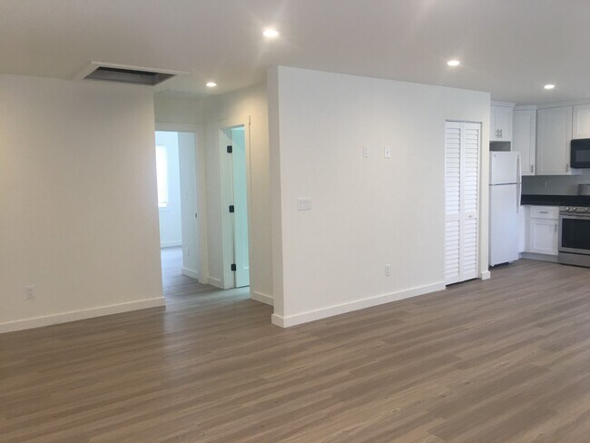 Building Photo - SDS T 1451-1451 1/2 A &amp; B