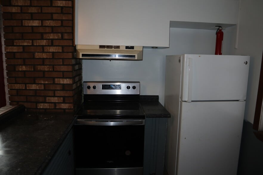 Building Photo - 504 Underwood Ave