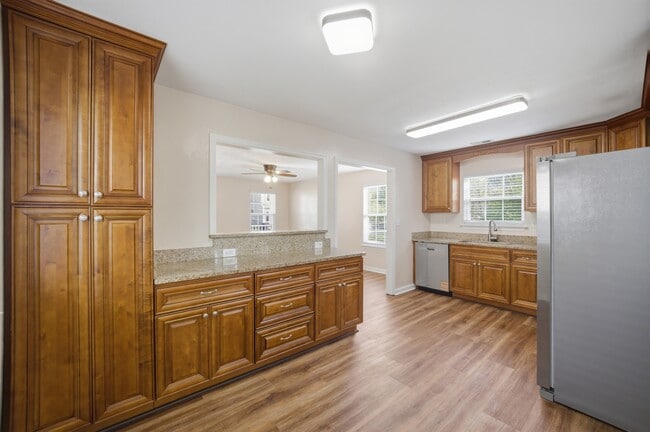 Building Photo - 5109 James St