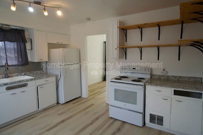 Primary Photo - 2816 E Everett Ave