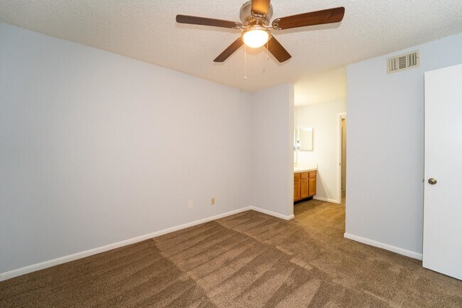 Building Photo - 23 Catalonia Ct