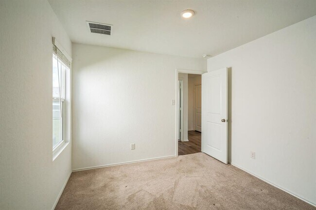 Building Photo - 505 Sergeant Murphy Rd