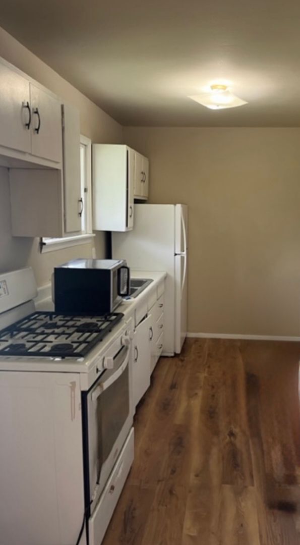 Building Photo - BROOKSTON...2 Bedroom 1 Bath