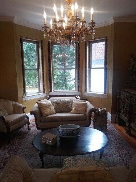 reading room - 523 Overdale Rd