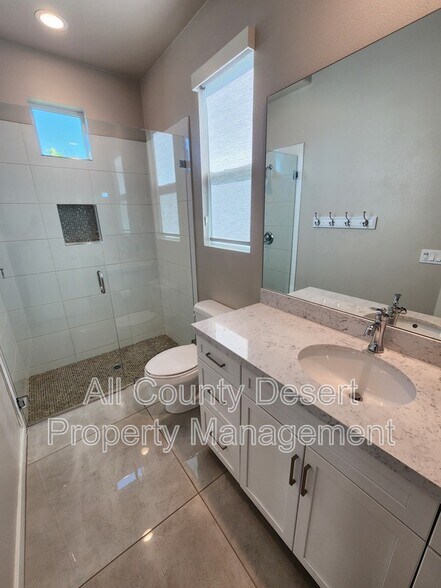 Building Photo - 78987 Yorkville Ln