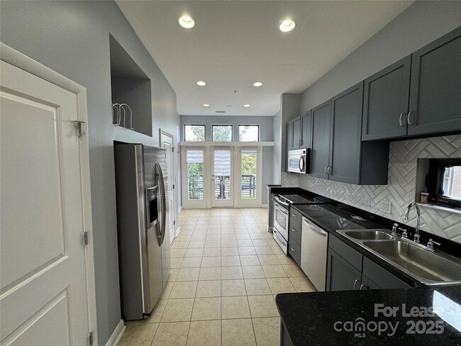 Building Photo - 559 New Bern Station Ct