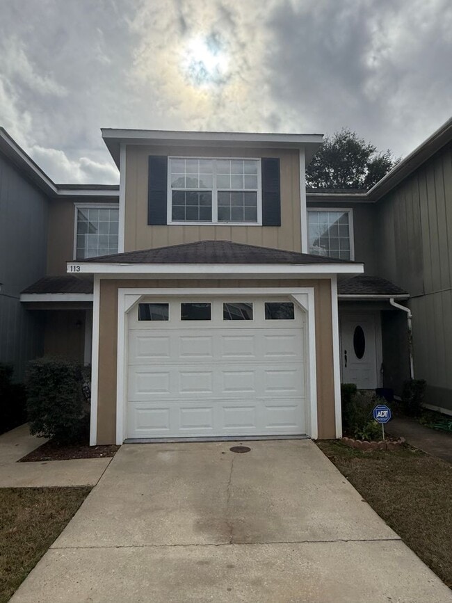 Building Photo - Available NOW- 113 Commons-Move in Special 1/2 off the first month rent with 12-month Lease