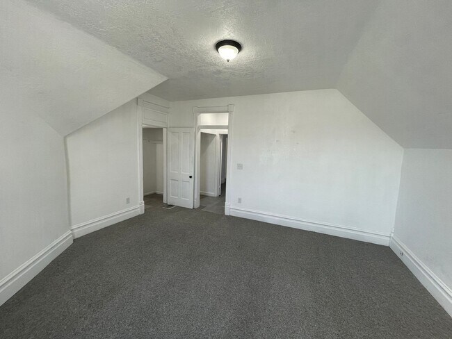 Building Photo - 13224 S Redwood Rd