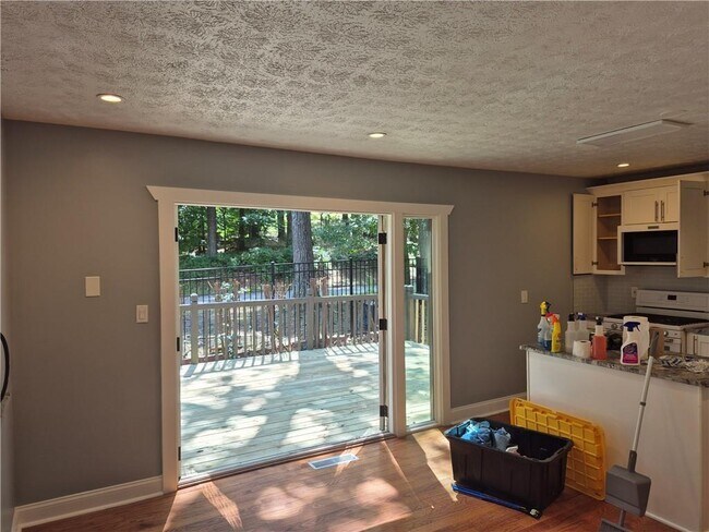 Building Photo - 735 Chickadee Ct SW