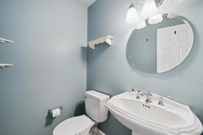 Building Photo - 7302 Parkway Ct