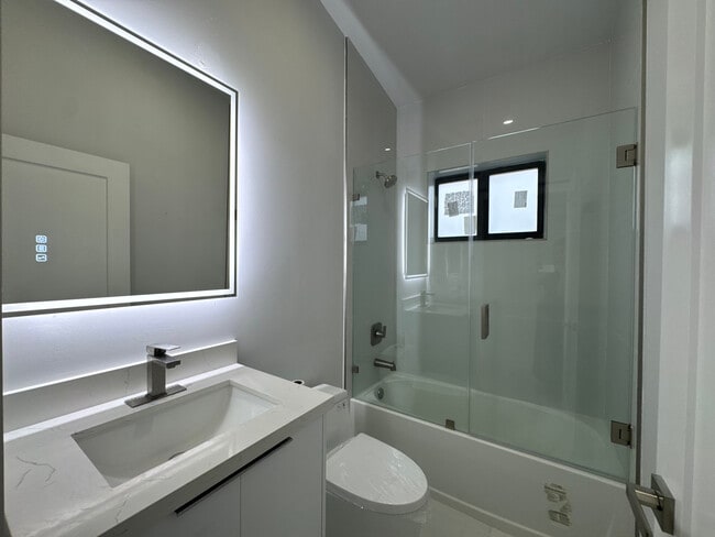 Building Photo - 1882 Coral Point Dr