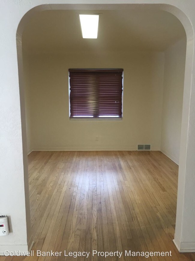 Building Photo - 1220 Girard Blvd NE