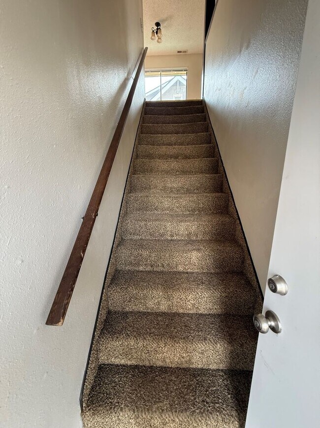 Building Photo - 925 Gellatly St