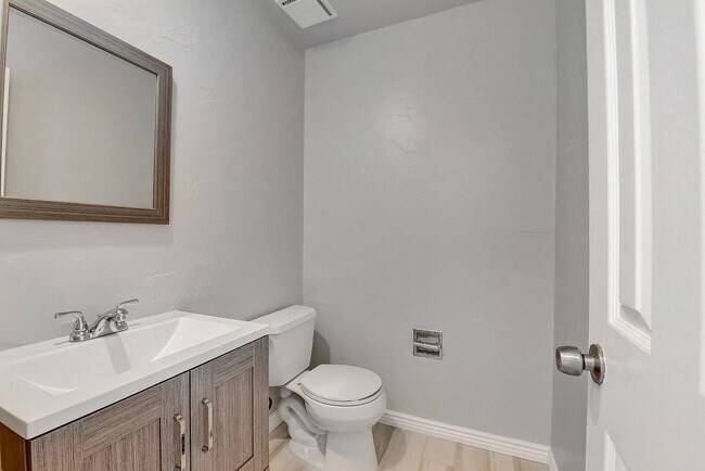 Building Photo - "Charming Duplex Retreat on Inca Street – Spacious 3-Bedroom Haven with 2.5 Baths in Englewood!"