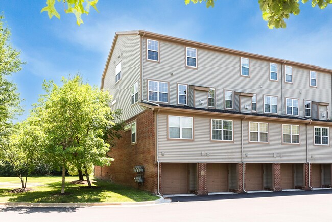 Building Photo - 2865 Barclay Wy