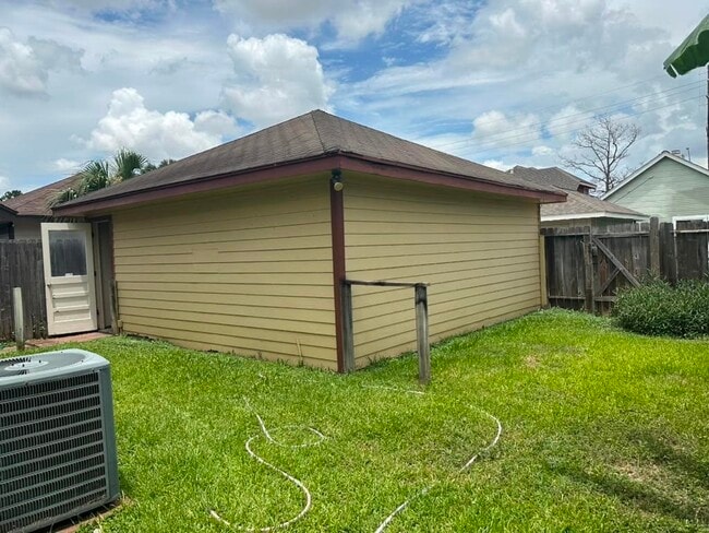 Building Photo - 8623 Beechcrest St