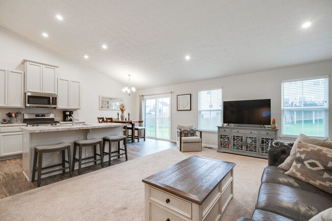 Building Photo - 194 Cresting Rd