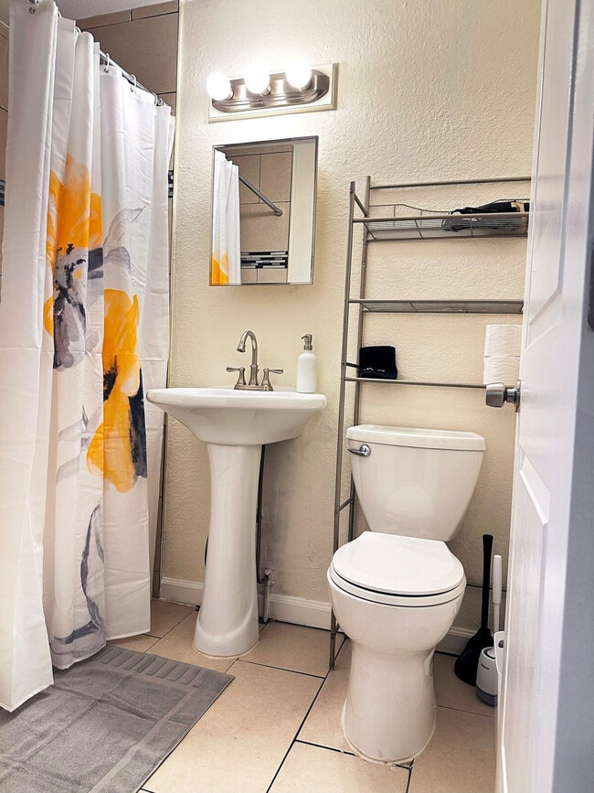 Building Photo - 1430 Pierce St