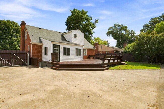 Building Photo - 912 Beechwood Rd