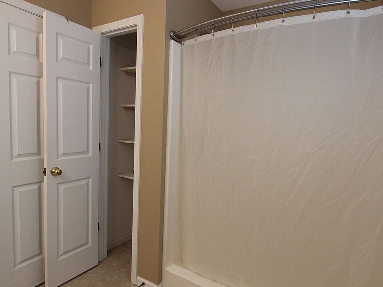 Building Photo - 502 Cheetah Dr