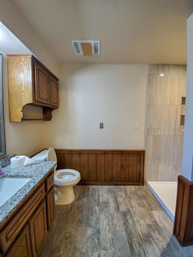 Building Photo - 3 bedroom 2 bath home in Shawnee