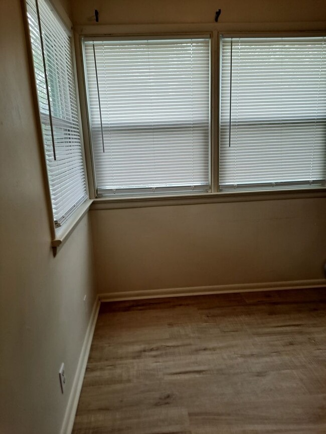 Building Photo - 949-4 Pendragon 426-426 1/2 Polk Street