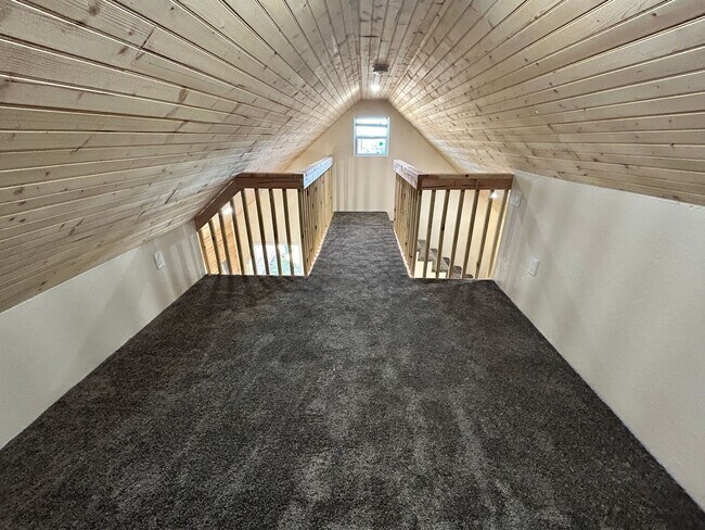 Building Photo - Highview Dr (MN)