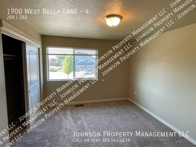 Building Photo - 1900 W Bella Ln