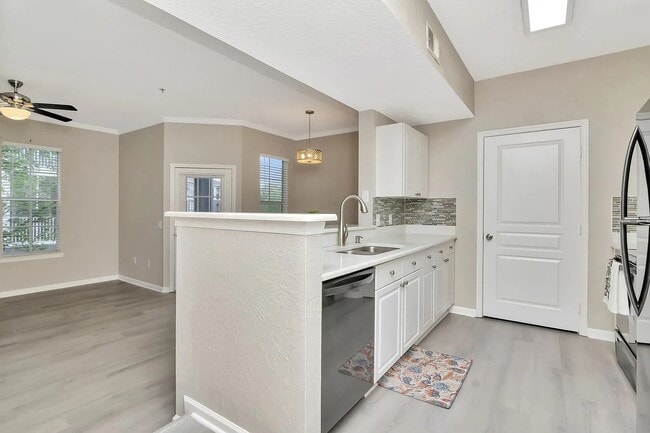 Building Photo - Charming 1BR with Natural Light