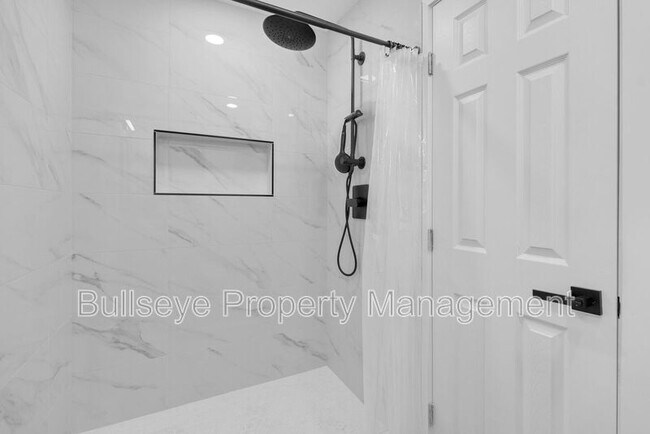 Building Photo - 3138 W Elm St