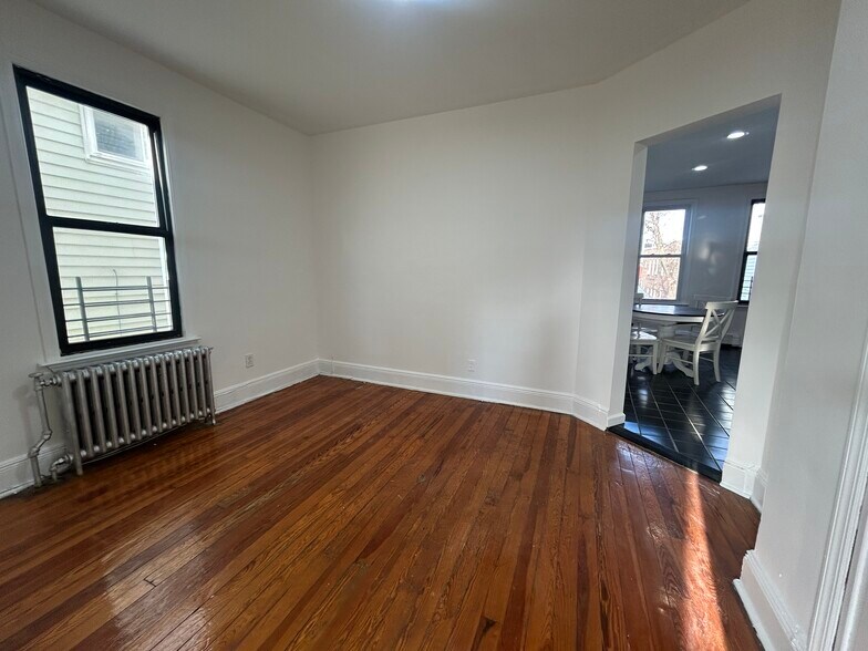 Building Photo - 318 71st St