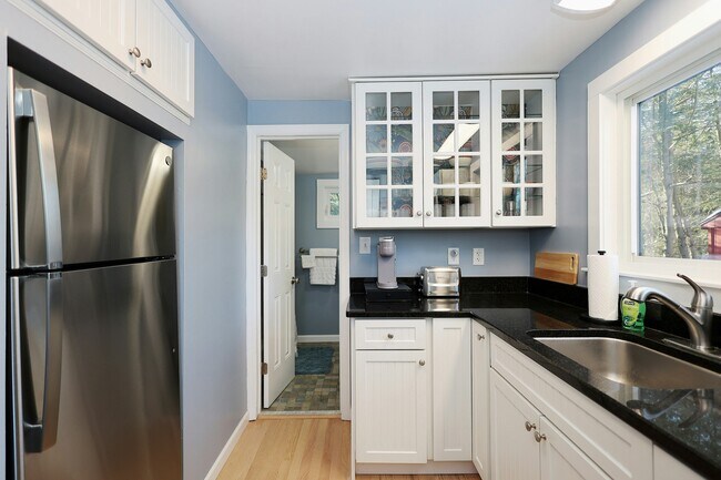 Building Photo - 6 Indian Ave