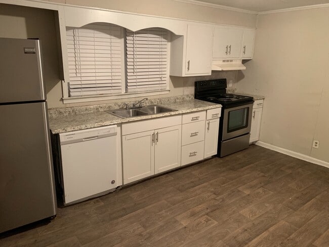 Building Photo - Coming soon! 3 bed house!! Stainless Steel...