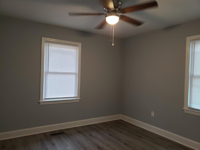 Building Photo - 810 Anarine Rd